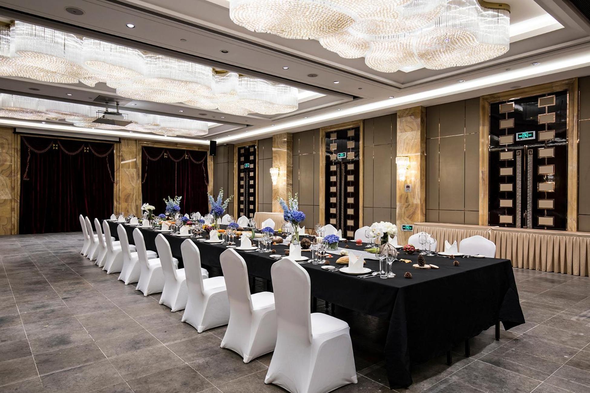โรงแรมรอยัล การ์เดน เซี่ยงไฮ้ - นิว เอ็กซ์โป เซ็นเตอร์ - ดิสนีย์ -ผูตงอินเตอร์เนชั่นแนลแอร์พอร์ต ภายนอก รูปภาพ